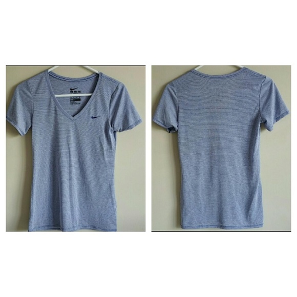 🌺Size 8.5 NIKE WOMAN'S SHOES + NIKE TEE SIZE XS - Picture 3 of 4